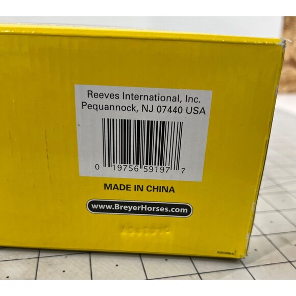 Breyer Stablemates Red Stable Set 1:32 Scale W/ Pinto & Quarter Horse Figures - Picture 6 of 9